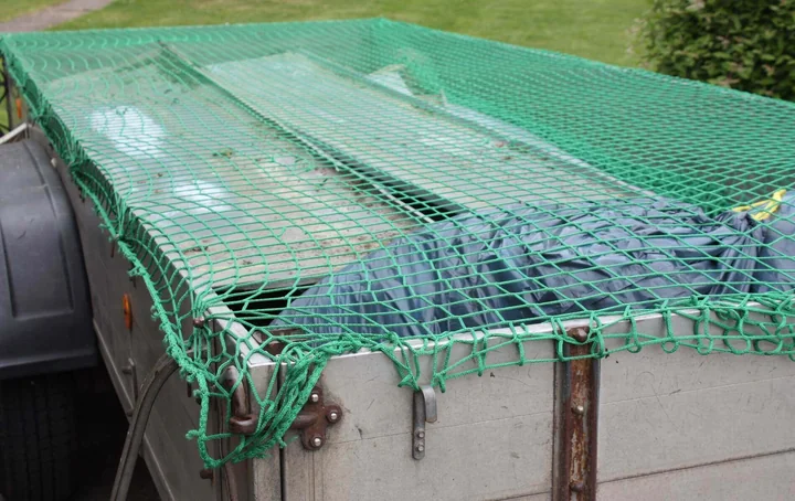 Jak zabezpieczyć ładunek na przyczepce? Rola siatek transportowych w codziennym użytkowaniu