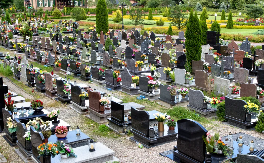 Ile kosztuje miejsce na cmentarzu w Dąbrowie Górniczej? Sprawdzamy aktualne stawki i zasady