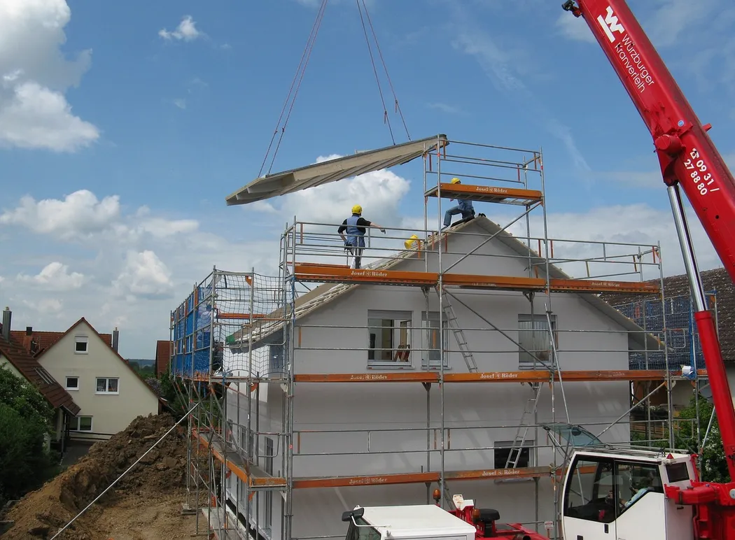 Czym różnią się płyty PUR od tradycyjnych materiałów izolacyjnych?