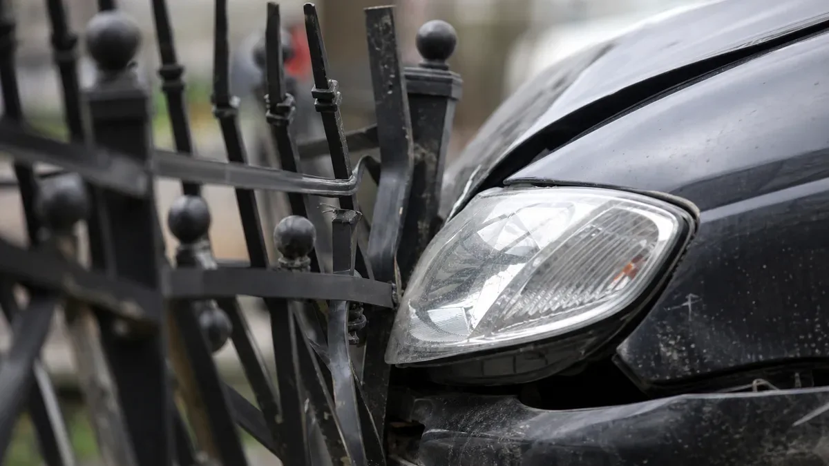 Ponad 3 promile za kierownicą. Honda przewróciła się na bok w Dąbrowie Górniczej