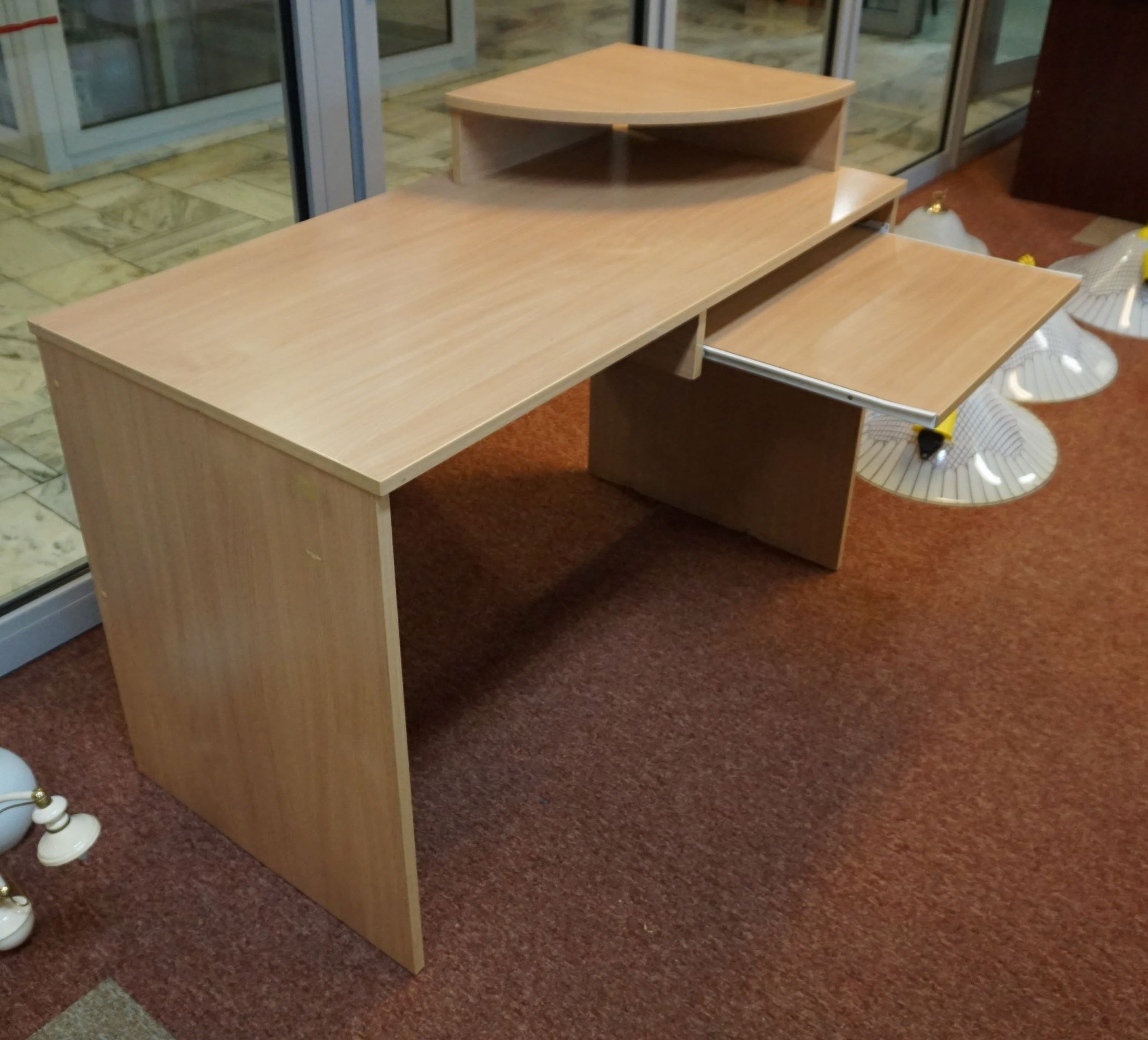 biurko komputerowe z nadstawką