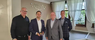 W Dąbrowie Górniczej strażacy-emeryci dostali czeki i jubileuszowy medal