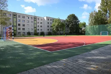 Ponad 1,3 mln zł na sport przy szkole. Nowe boisko już gotowe