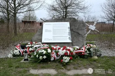 Dąbrowscy policjanci wrócili do pamięci miasta podczas uroczystości na Gołonogu