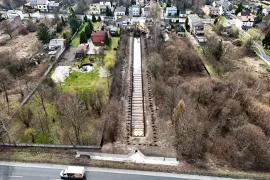Przy DK94 powstaje zbiornik, który zatrzyma wodę zanim zaleje posesje