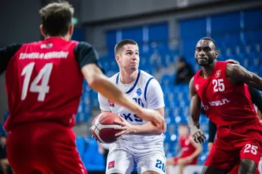 Trzecia kwarta zabrała MKS II zwycięstwo po mocnym początku z Resovią