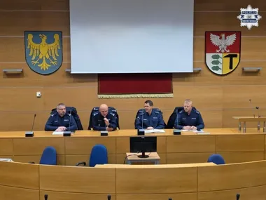 Niebezpieczne osoby, podejrzane przesyłki i groźby. Policja szkoli dyrektorów