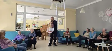 Seniorzy usłyszeli o oszustach - policja rozłożyła ich metody na czynniki pierwsze