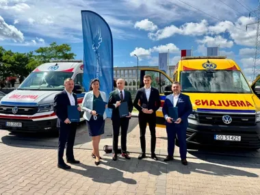 Nowy ambulans dla ZCO ma odciążyć transport pacjentów i zwiększyć bezpieczeństwo