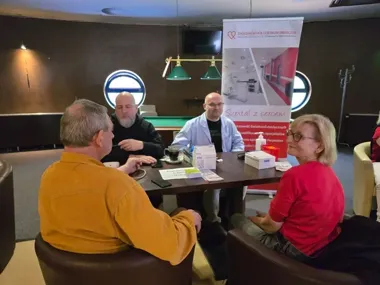 Seniorzy przyszli po wiedzę. Szpital postawił na rozmowę i badania